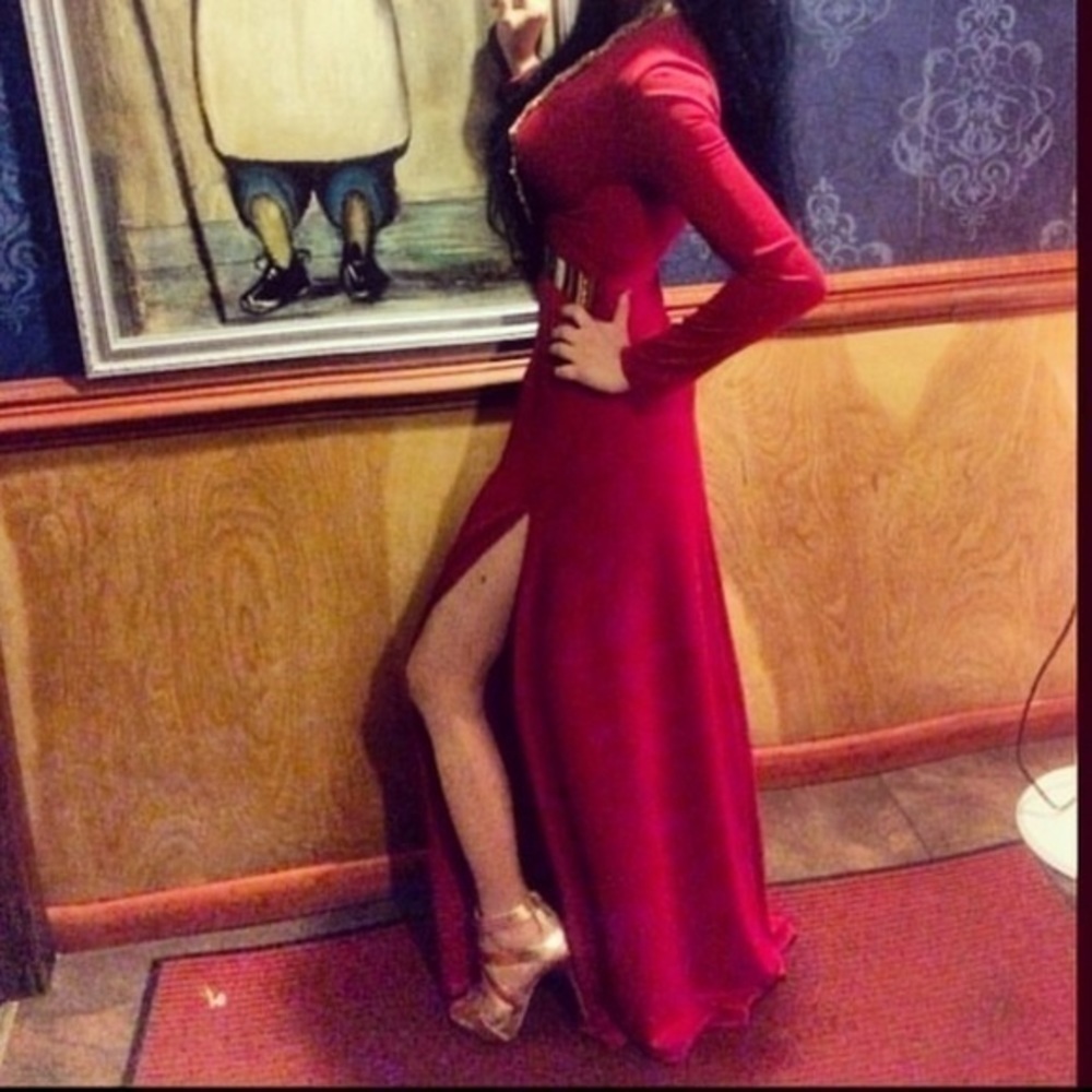 Abyss by Abby
SLEEVE PLUNGE V
NECK Gold BELTED DOUBLE HIGH SLIT MAXI Red DRESS S - Picture 4 of 14